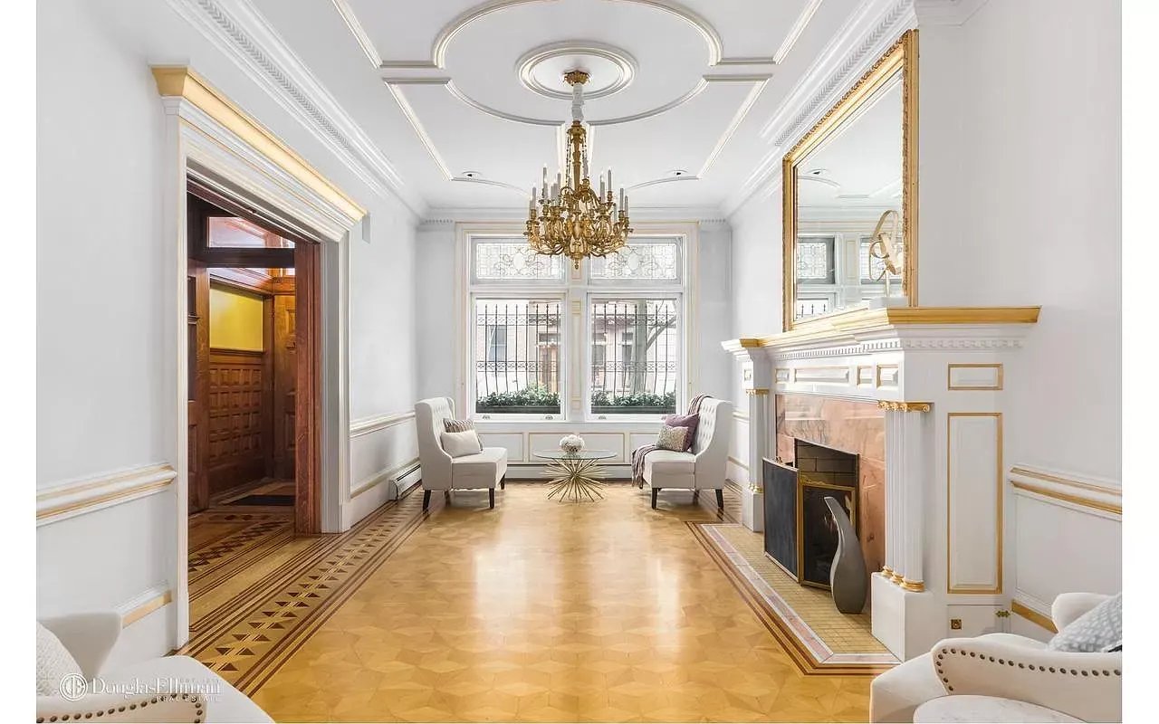 24 W 71st St