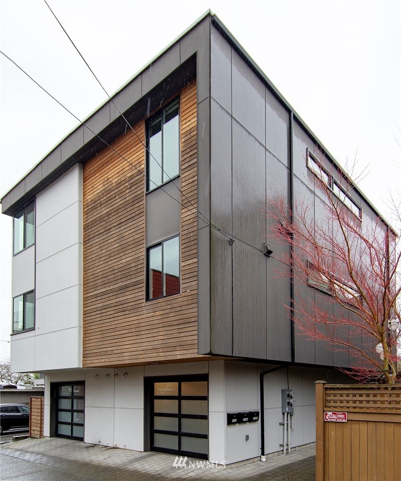 2128B 11th Ave W
