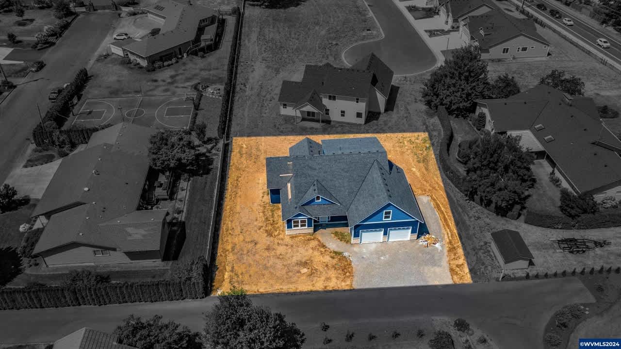109 NW Faelan Ln