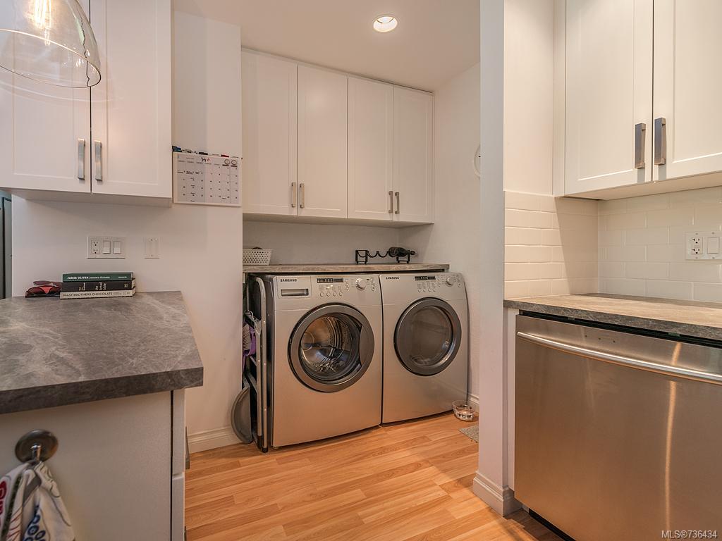2-1319 Gladstone Ave, Victoria
