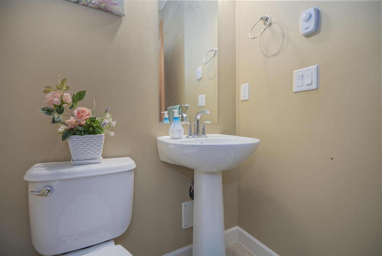 86-8068 207 St