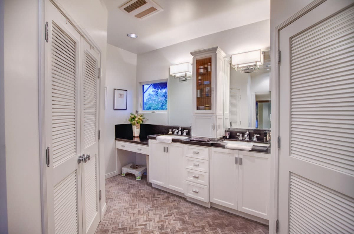 5433 Morella Ave, Valley Village, CA