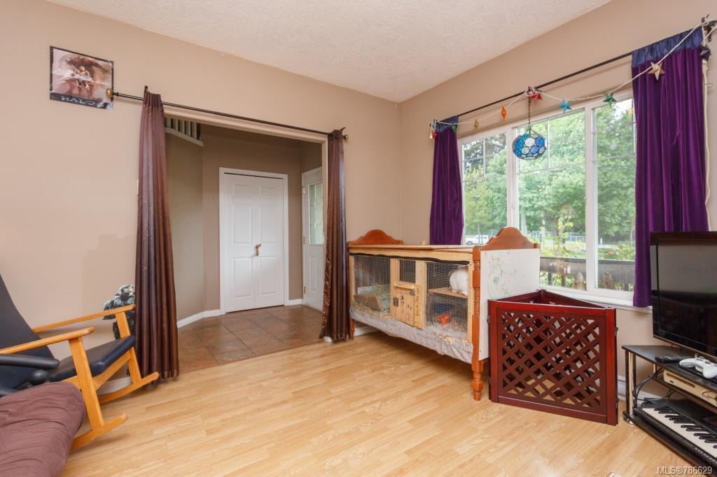 2296 Selwyn Rd, Langford