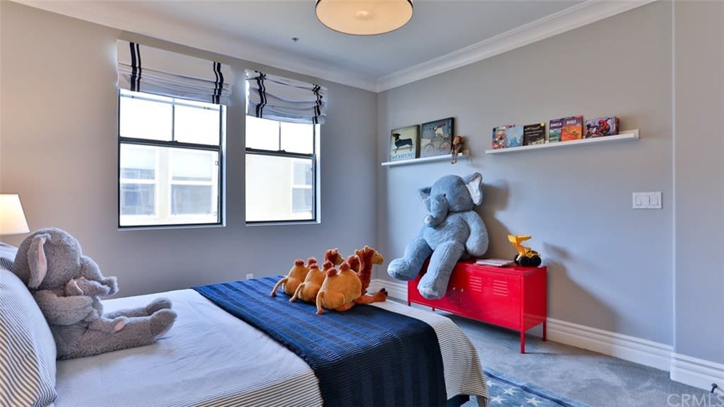 12026 Hoffman St #401