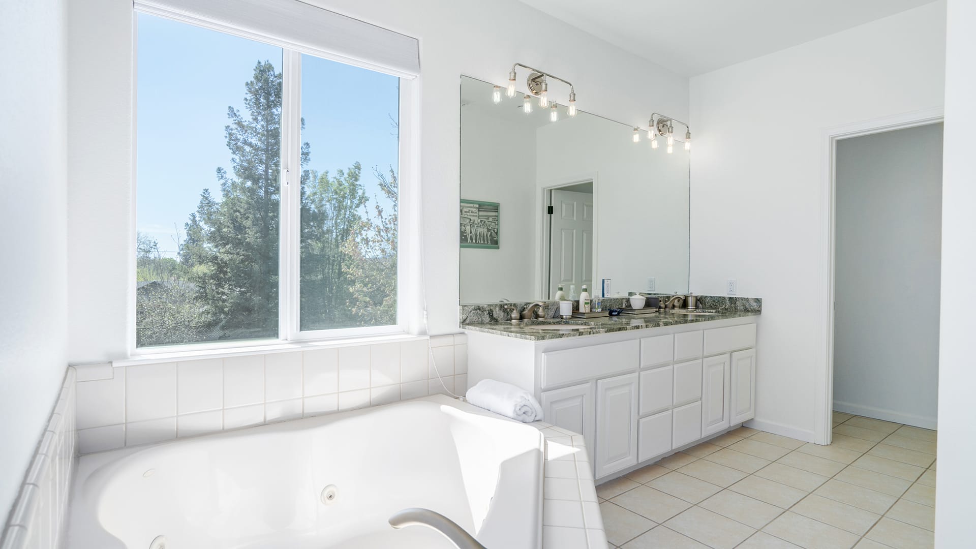 Wine Country Perfection - 1548 Healdsburg Avenue