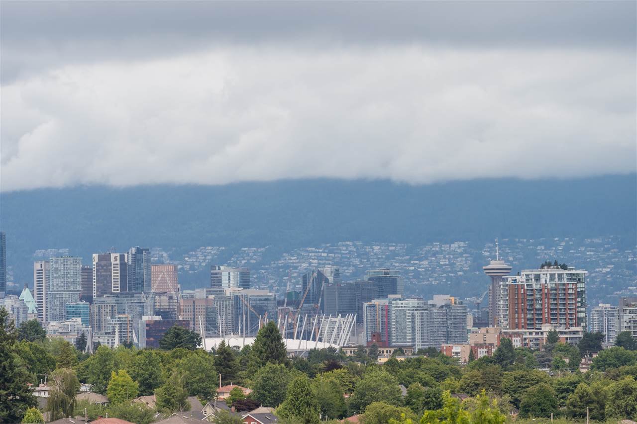 403-4550 Fraser St