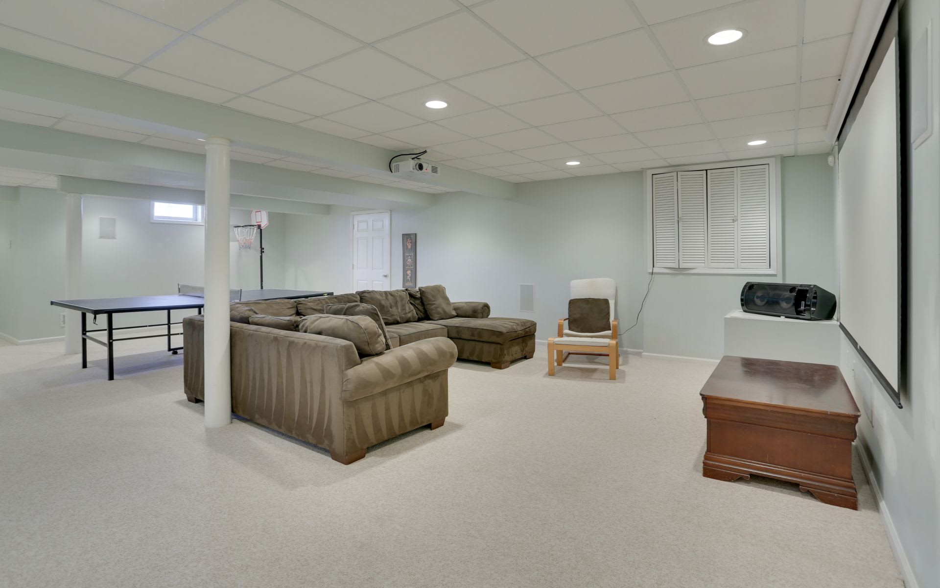 8 SHOREHAM CT