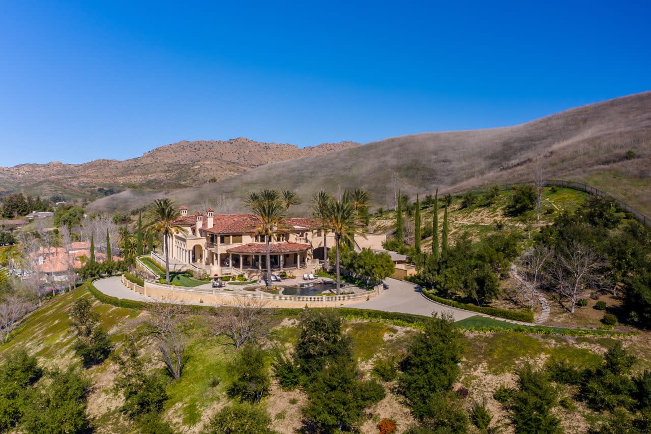 1233 Woodland Grove Ct, Calabasas Real Estate