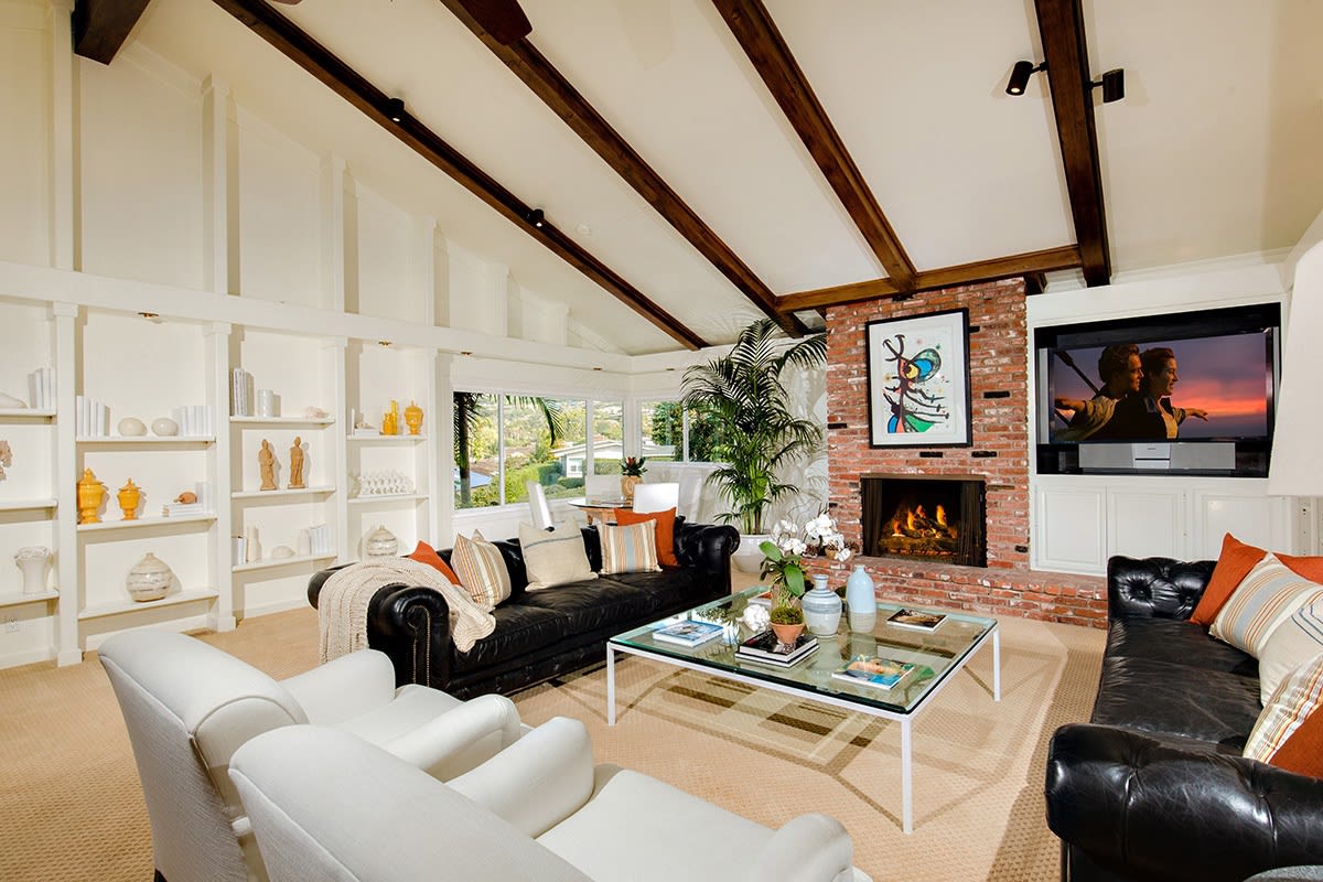 7956 Avenida Alamar