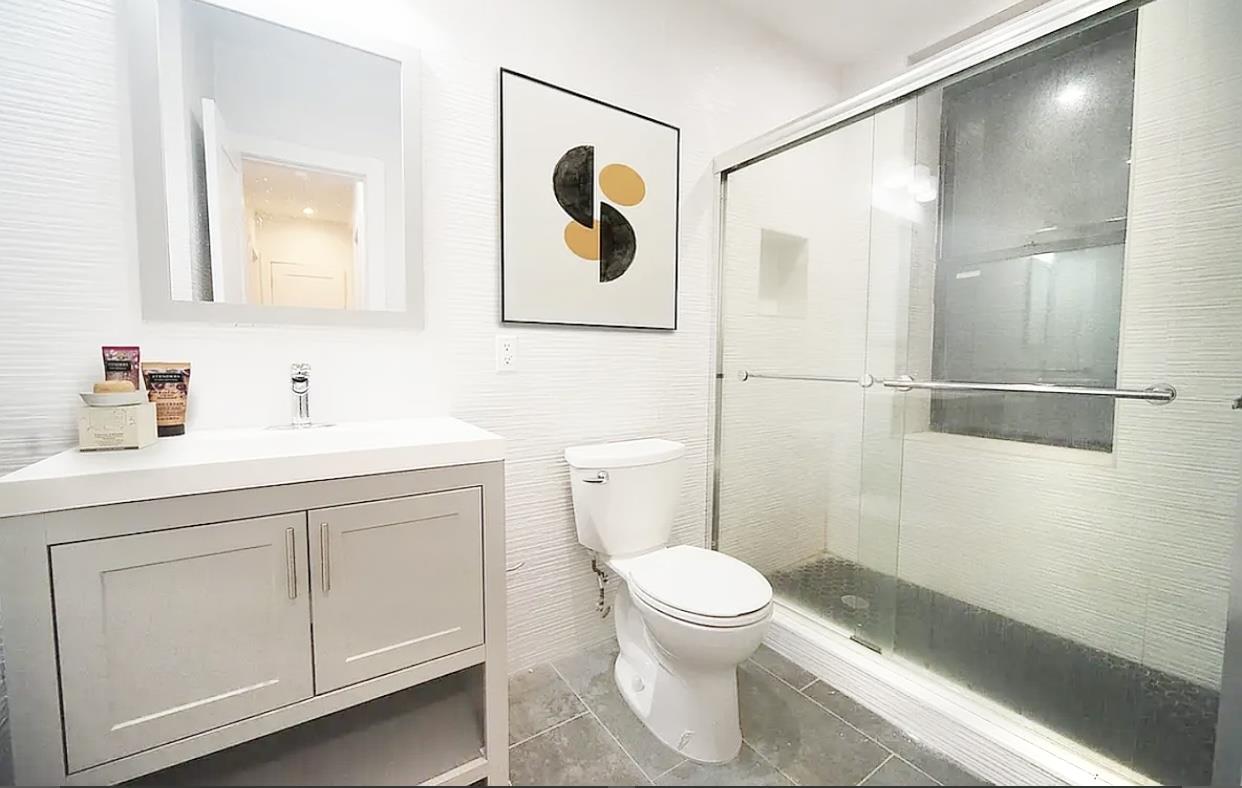615.5 Hudson Street, Apt 16