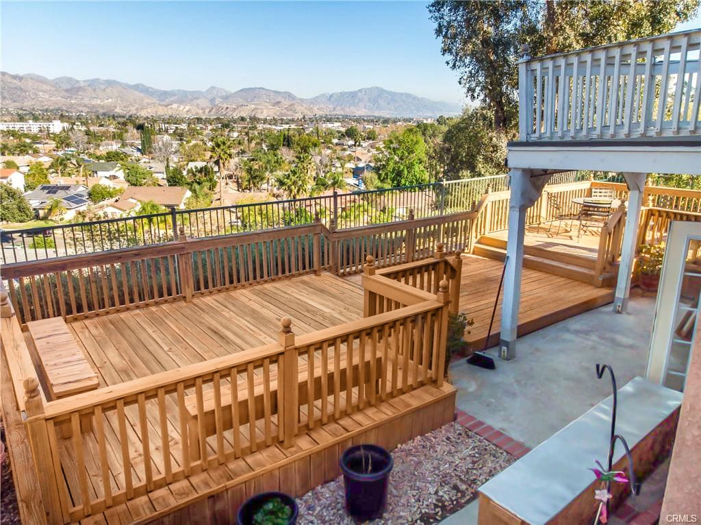 11930 Edgecliff Ave Sylmar, CA