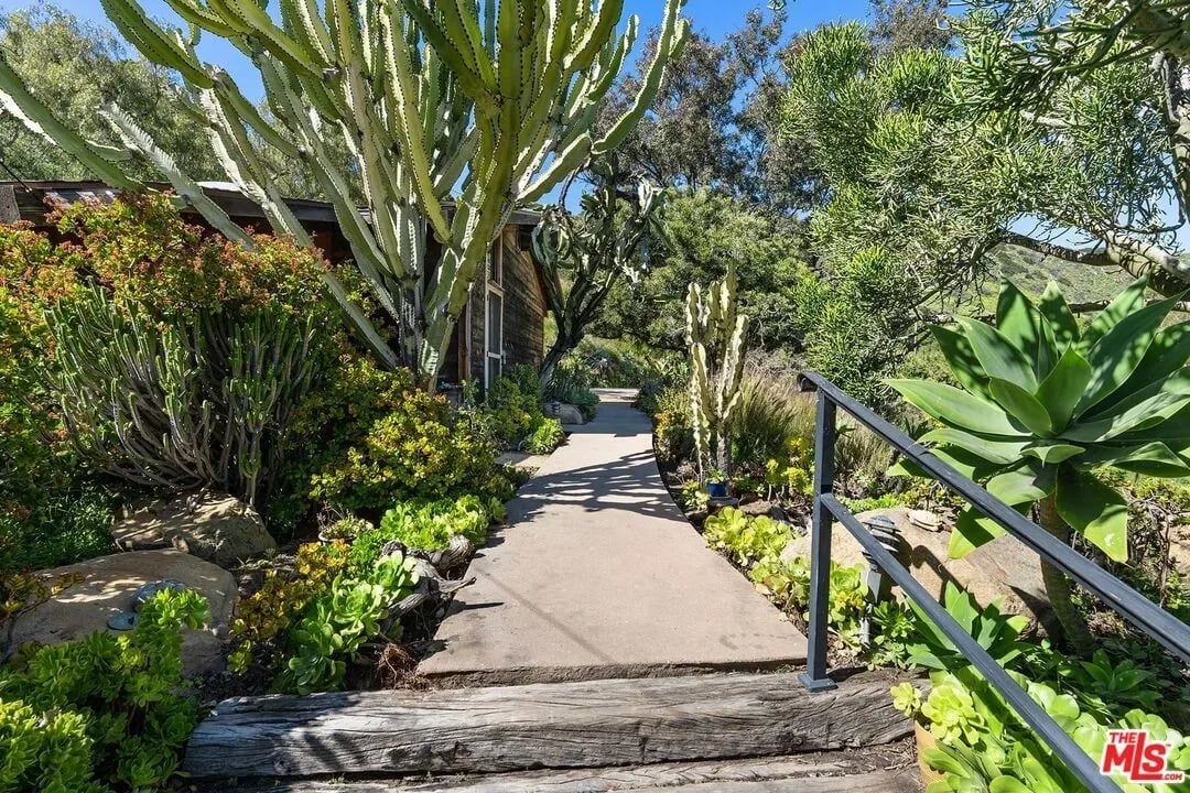 Rustic Malibu Mid Century, Architect Doug Rucker