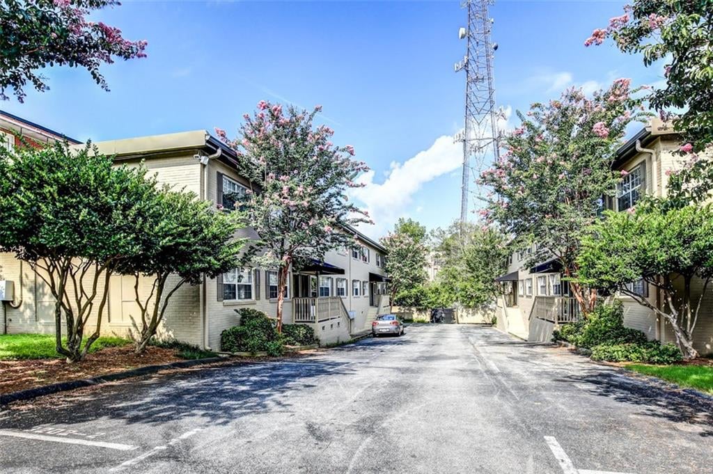 3202 Mathieson Dr NE UNIT 8
