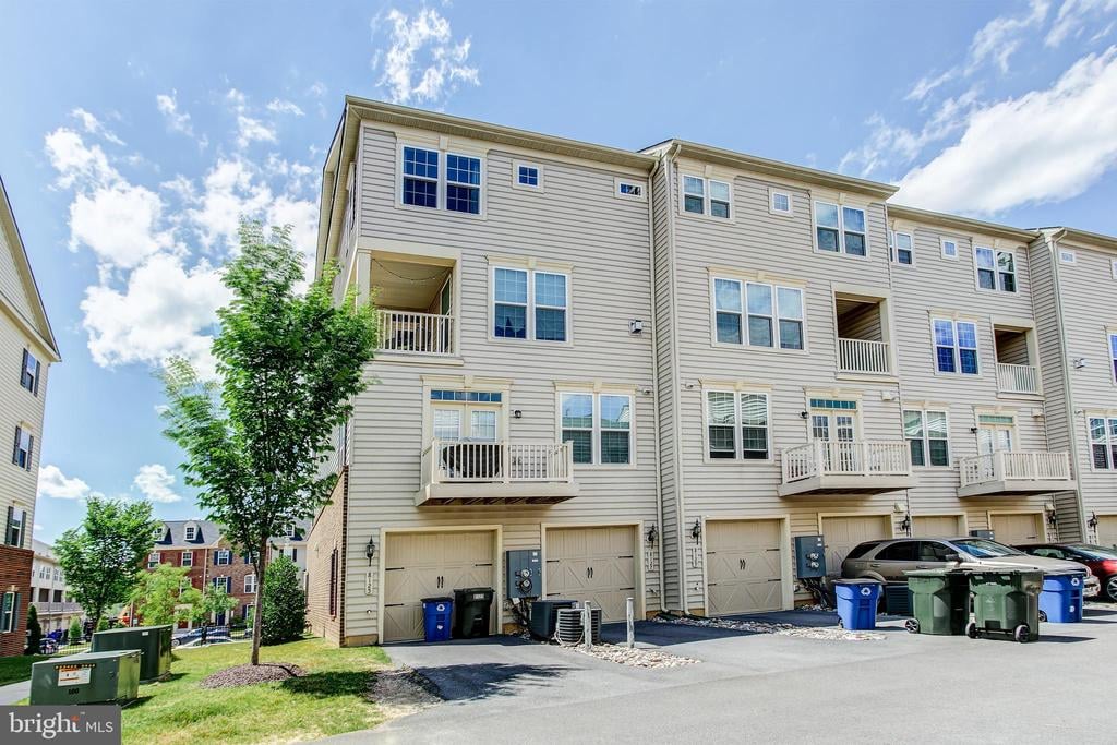 8127 Greenbelt Station Pkwy, #303M