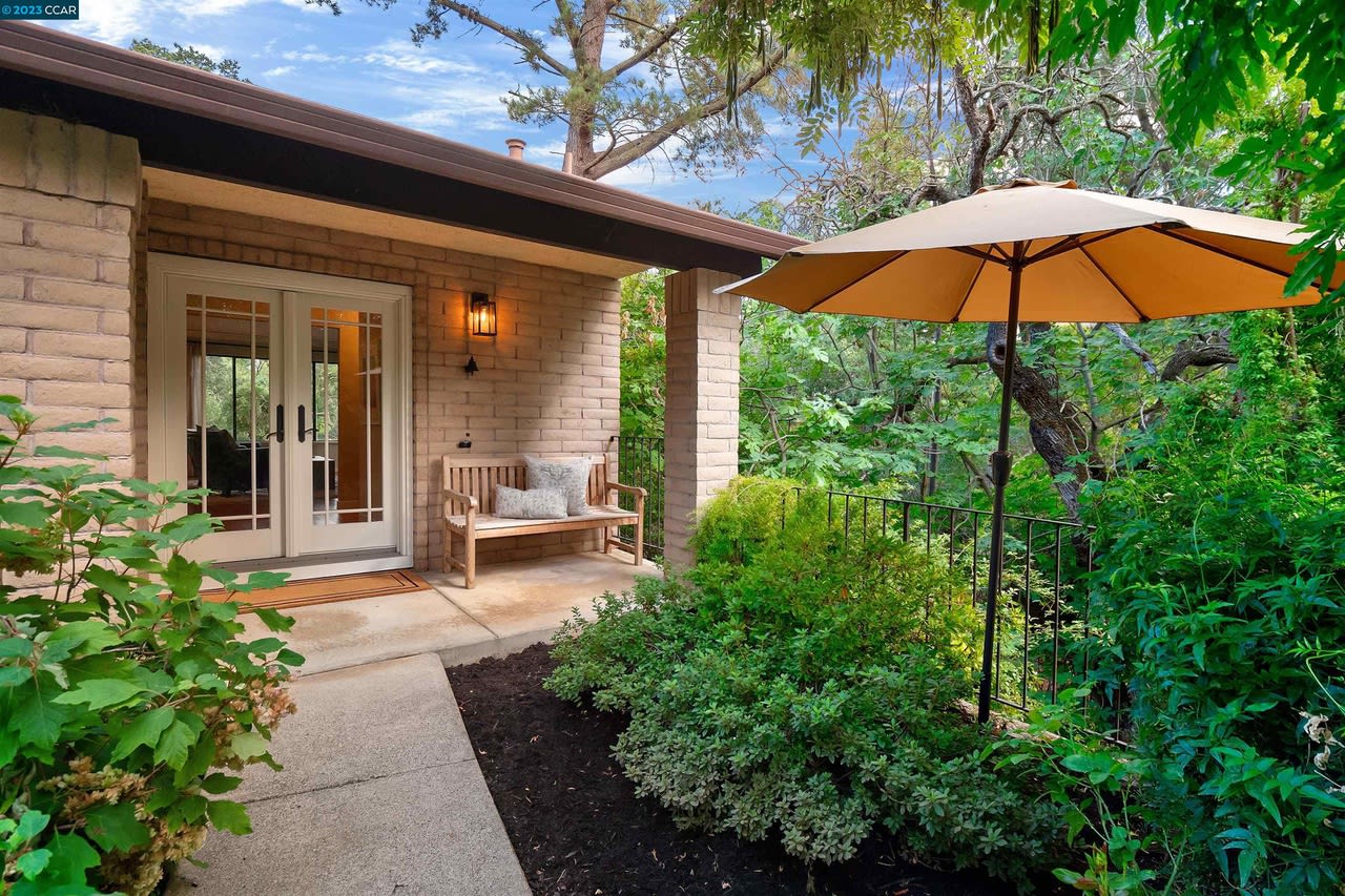 27 Saint Julie Court