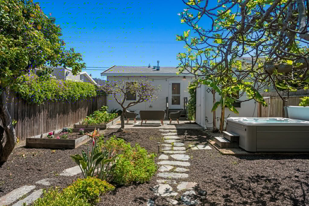 1220 Peralta Ave