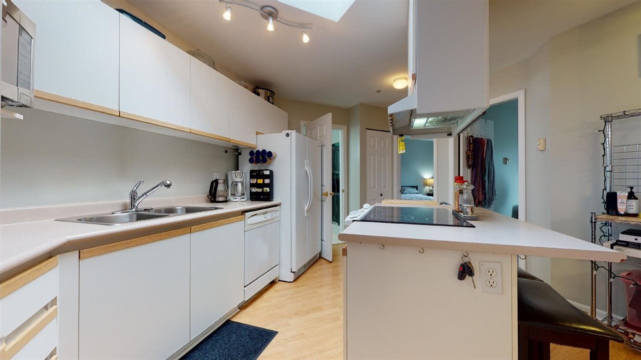 E304-40180 Willow Cres