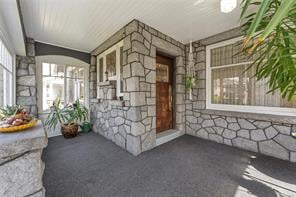 1636 Hollywood Cres