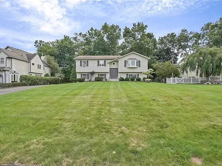 16 Mountainview Avenue
