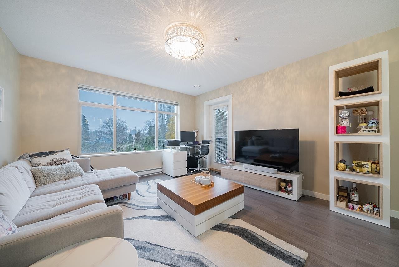 206-9288 Odlin Rd