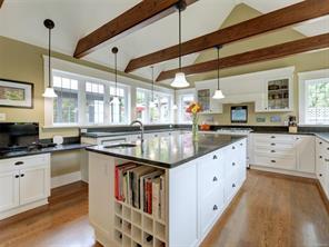 3900 Cadboro Bay Rd
