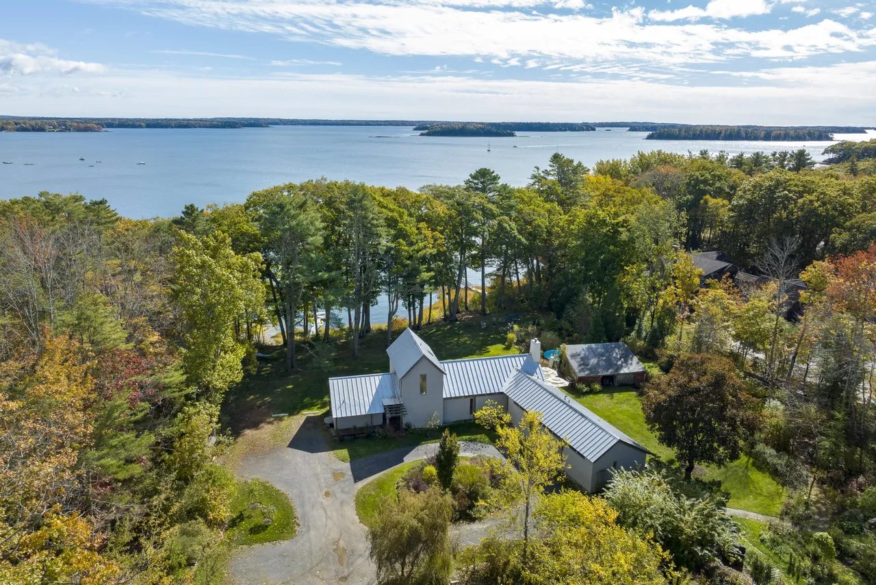 A Modern Farmhouse Rental Retreat in Freeport