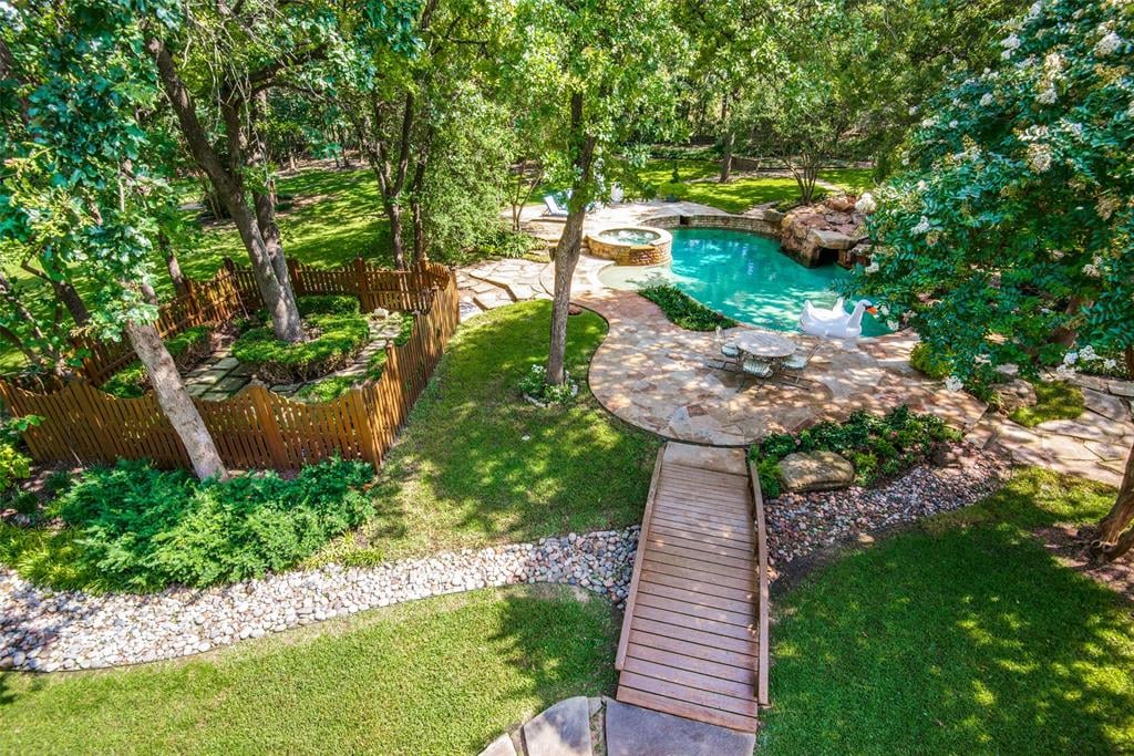 1208 Saddlebrook Way