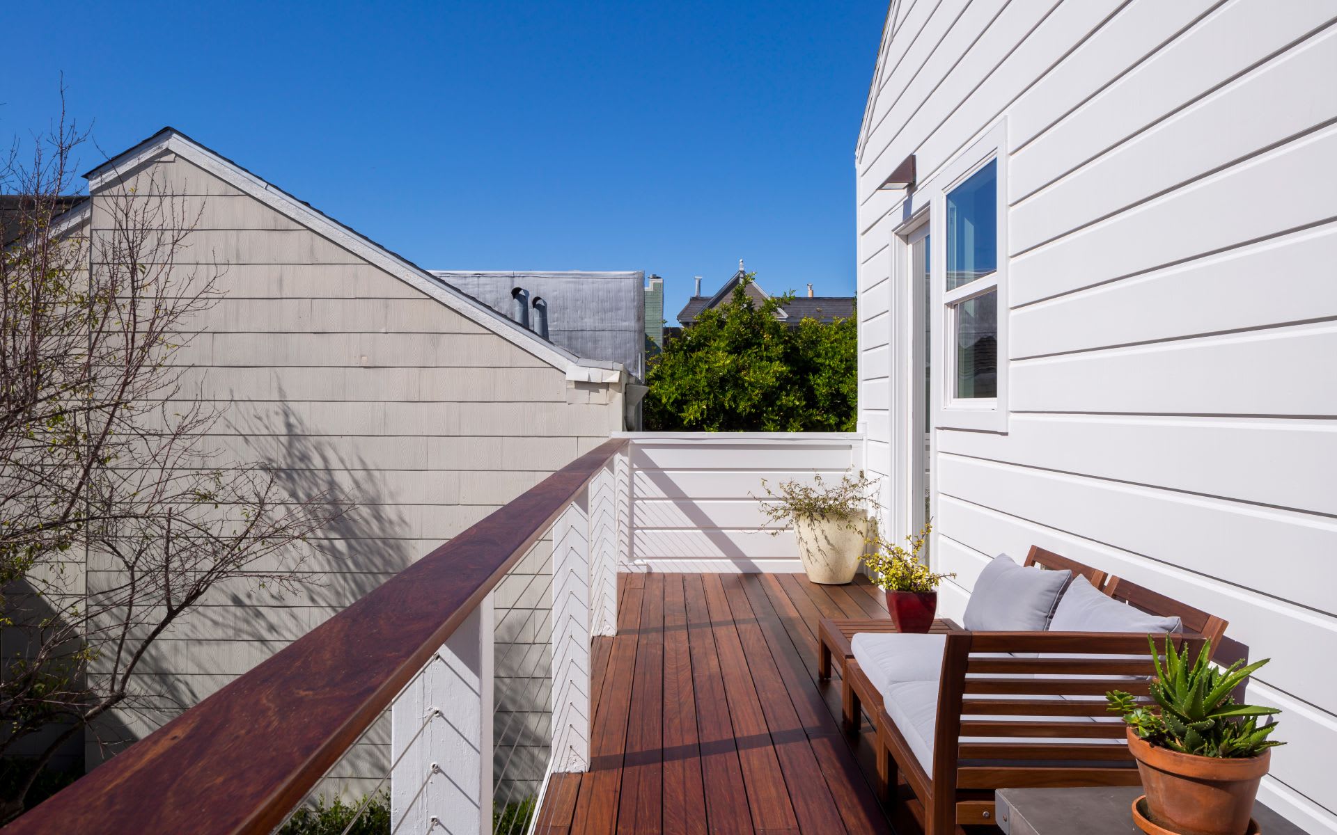 1523 Baker St