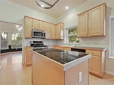 505 Westbrook Dr