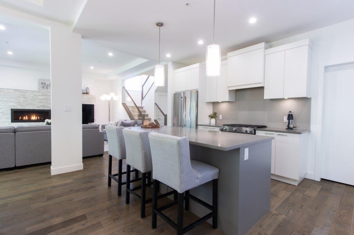 39253 Falcon Cres