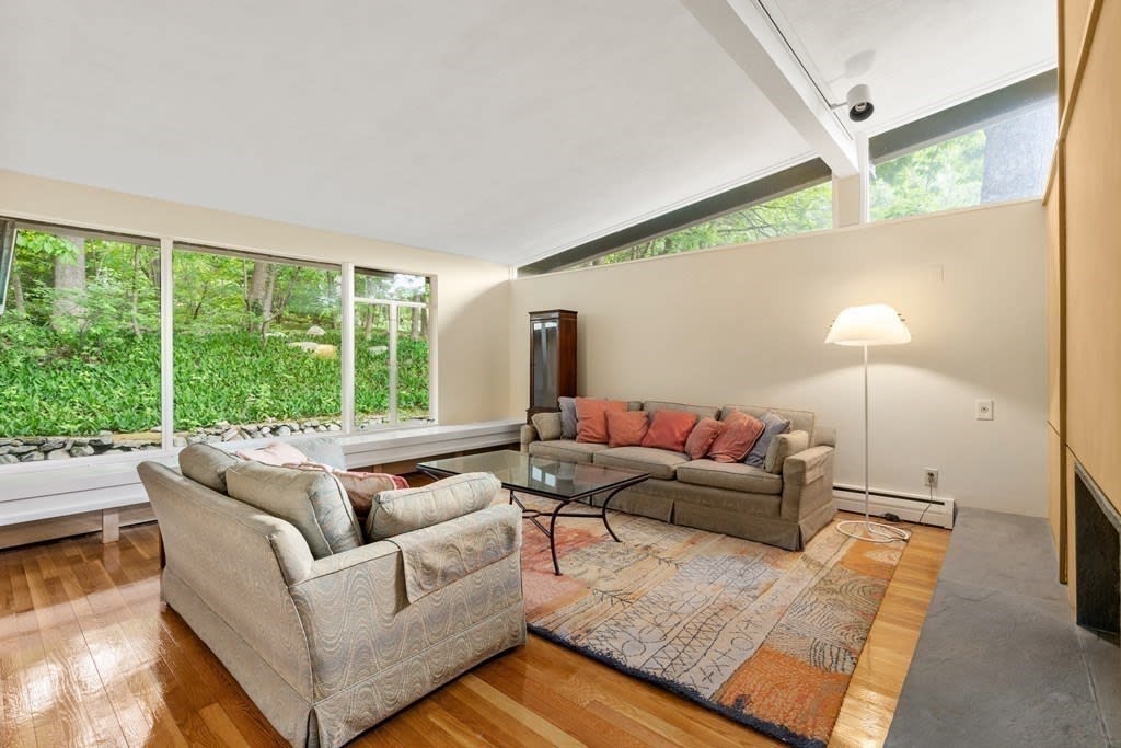 32 Peacock Farm Rd