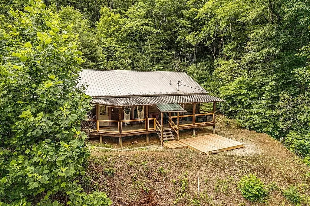 289 THREE Cabin Rd