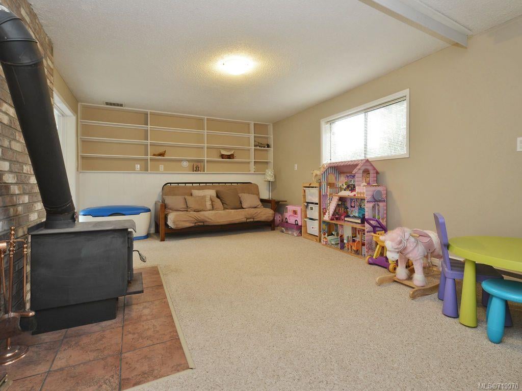 955 Sluggett Rd