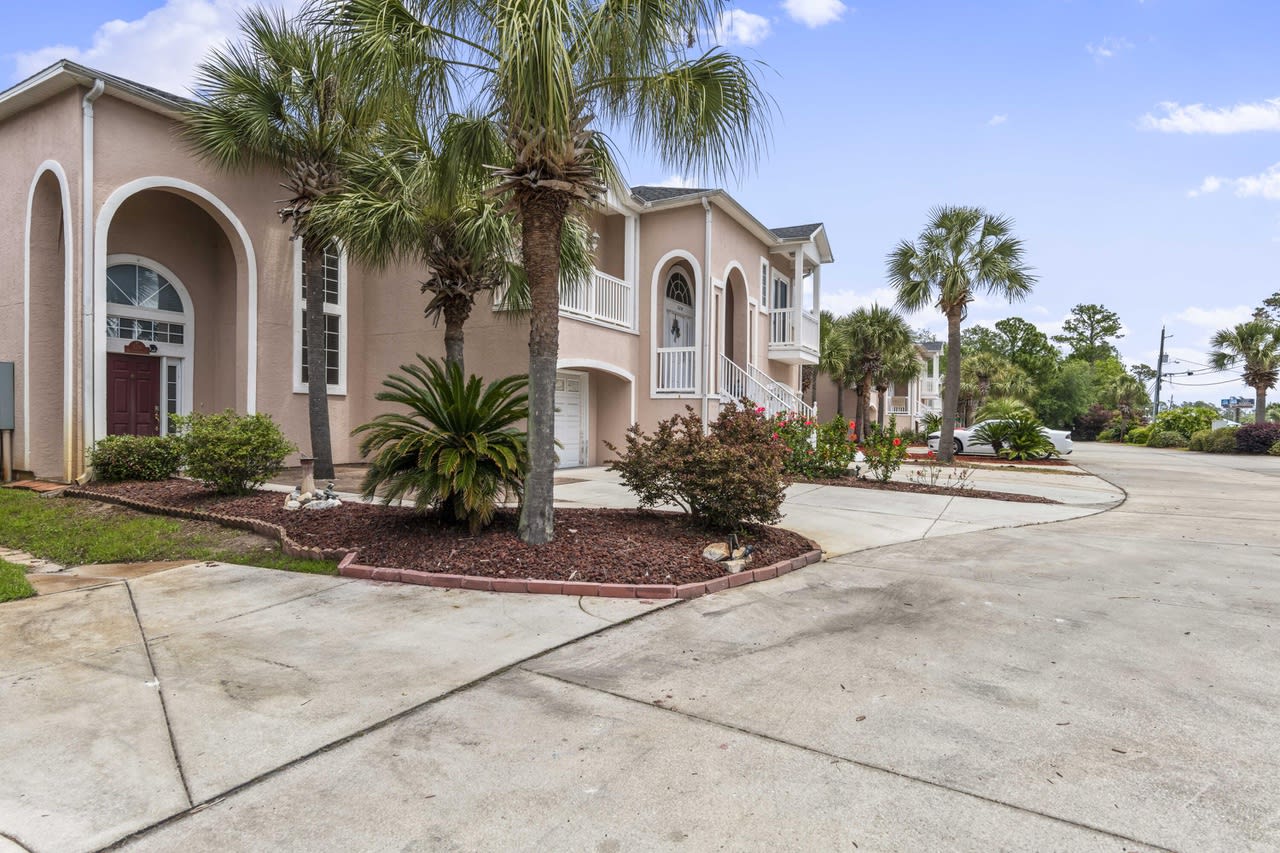 6216 N LAGOON Drive