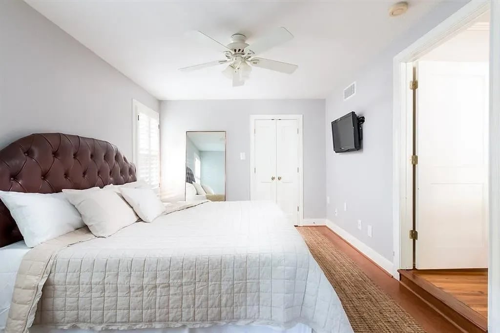 2404 Pruett St