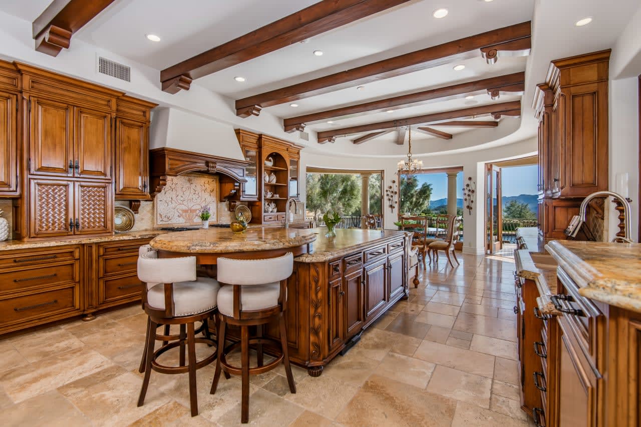1233 Woodland Grove Ct, Calabasas Real Estate
