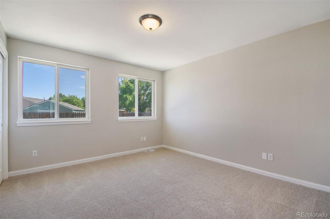 568 N 12th Court