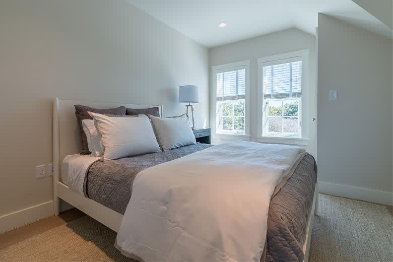 12 Pond View Dr