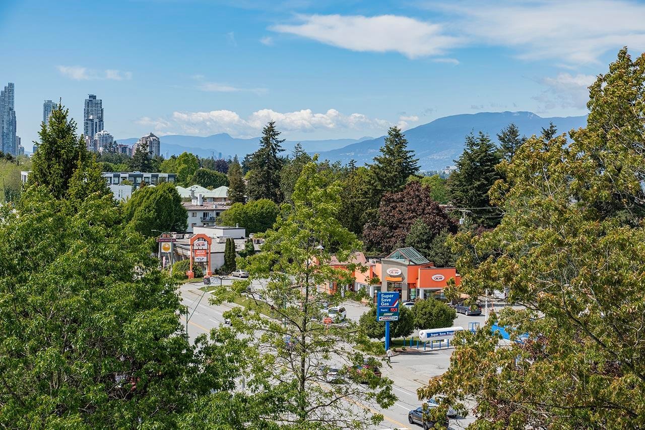 907-6611 Southoaks Cres