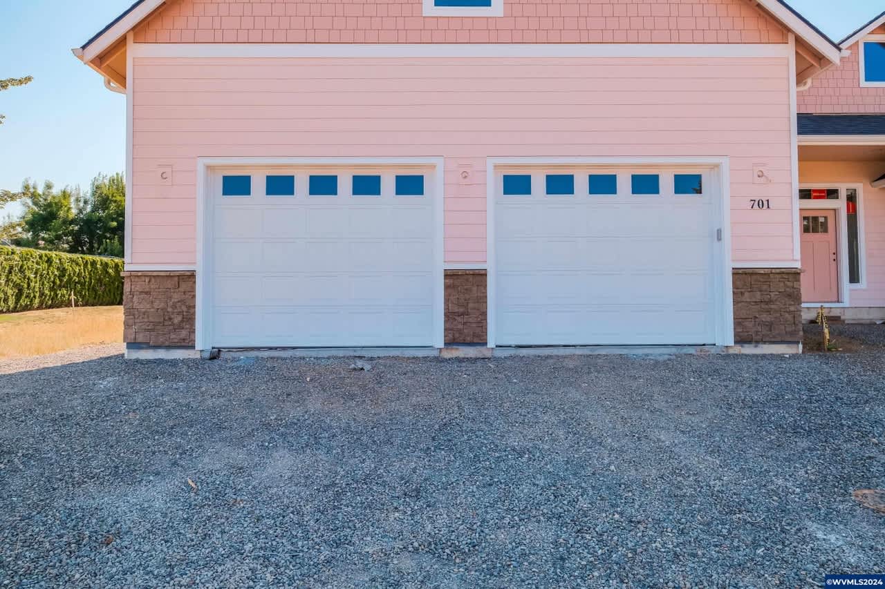 701 NW George Ct