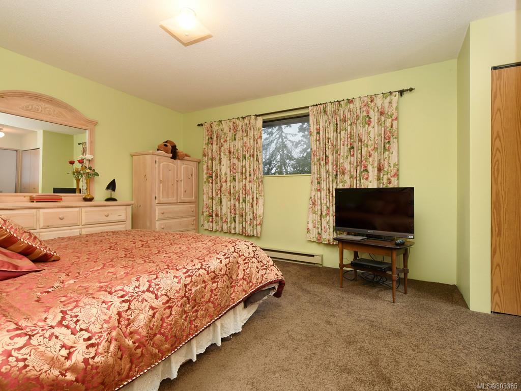 4075 Grange Rd, Saanich