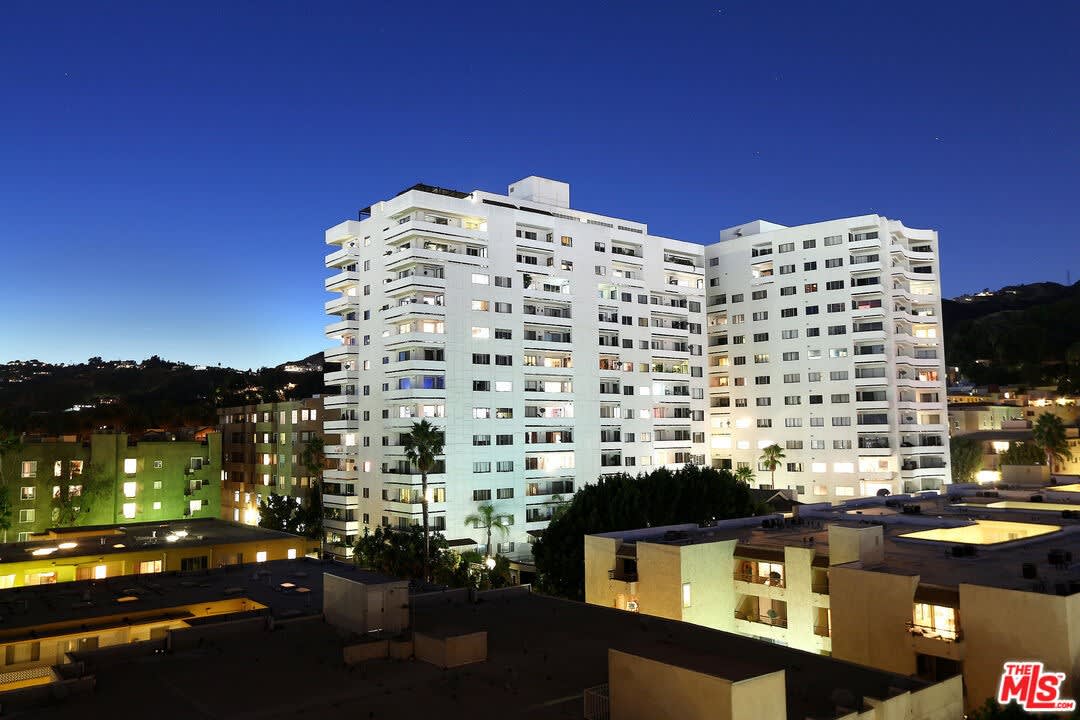 7250 Franklin Ave #303