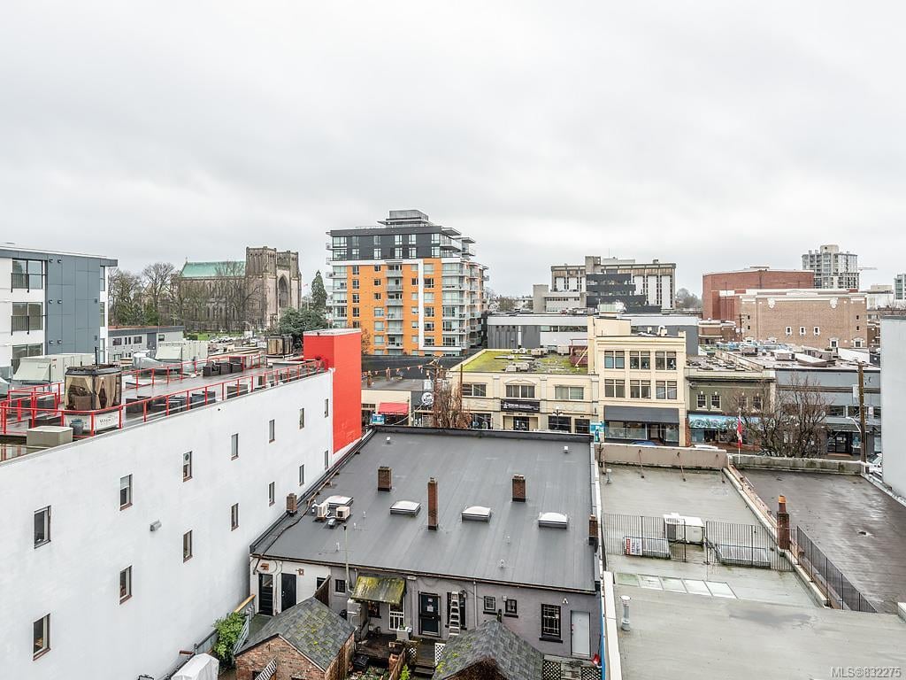 710-835 View St