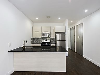 326 Tompkins Ave. Unit: 1
