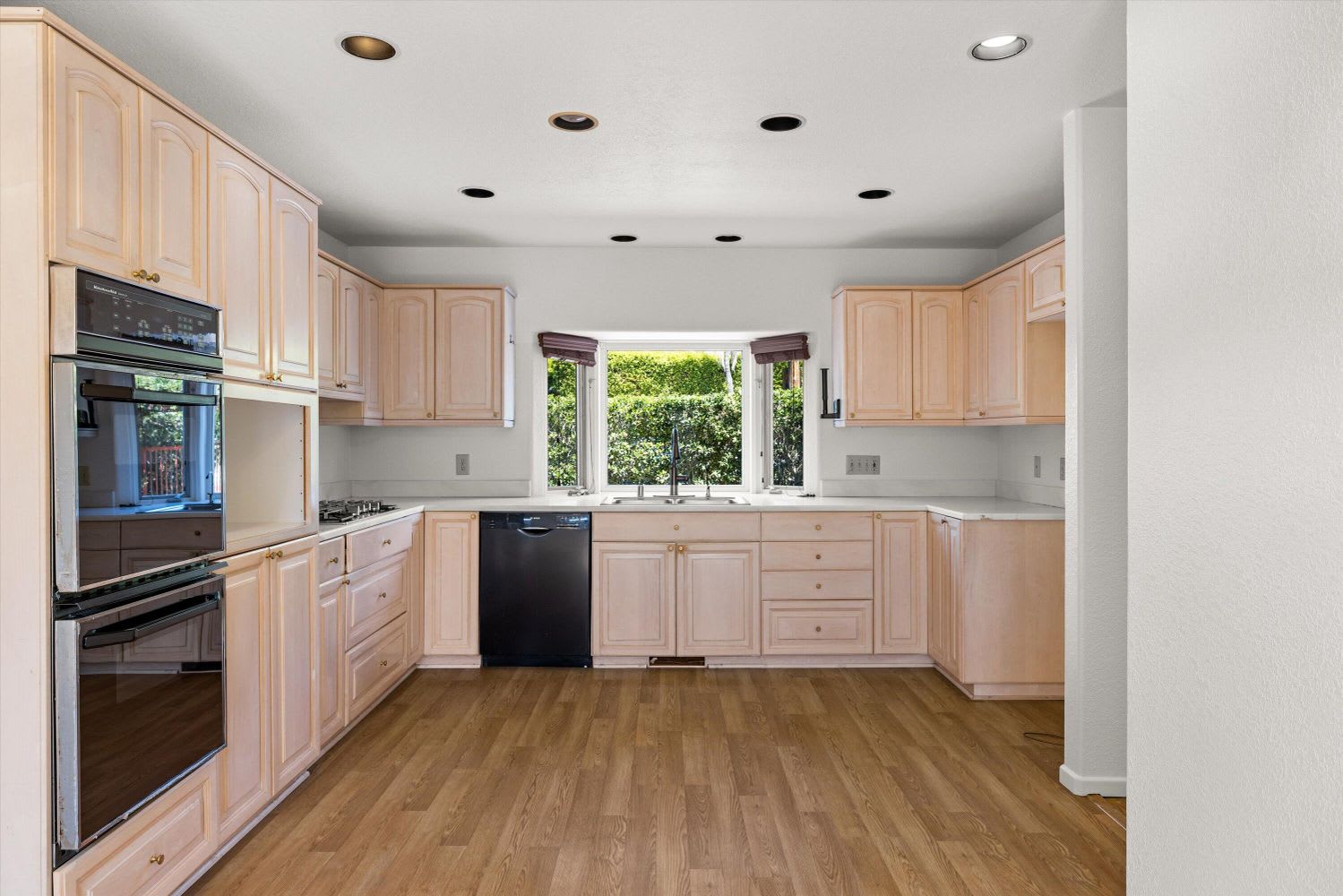107 W Quinto St
