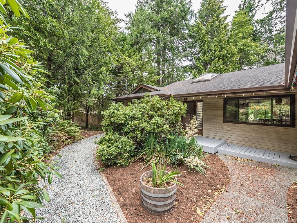 6084 Brecon Dr