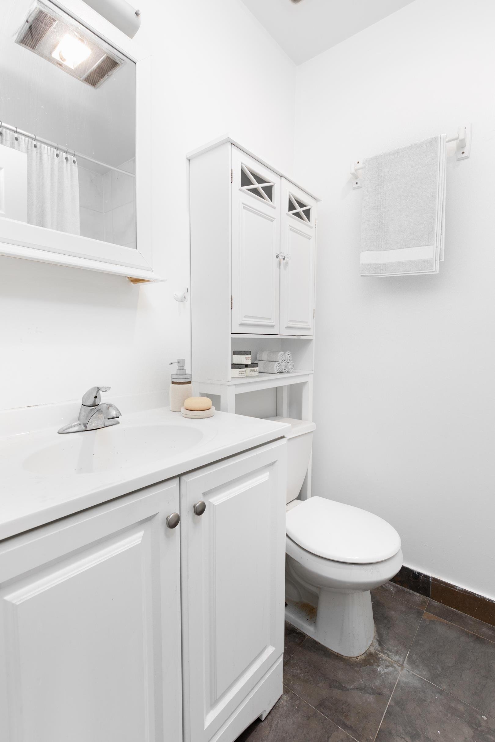 334 West 46th Street, Apt 2-R
