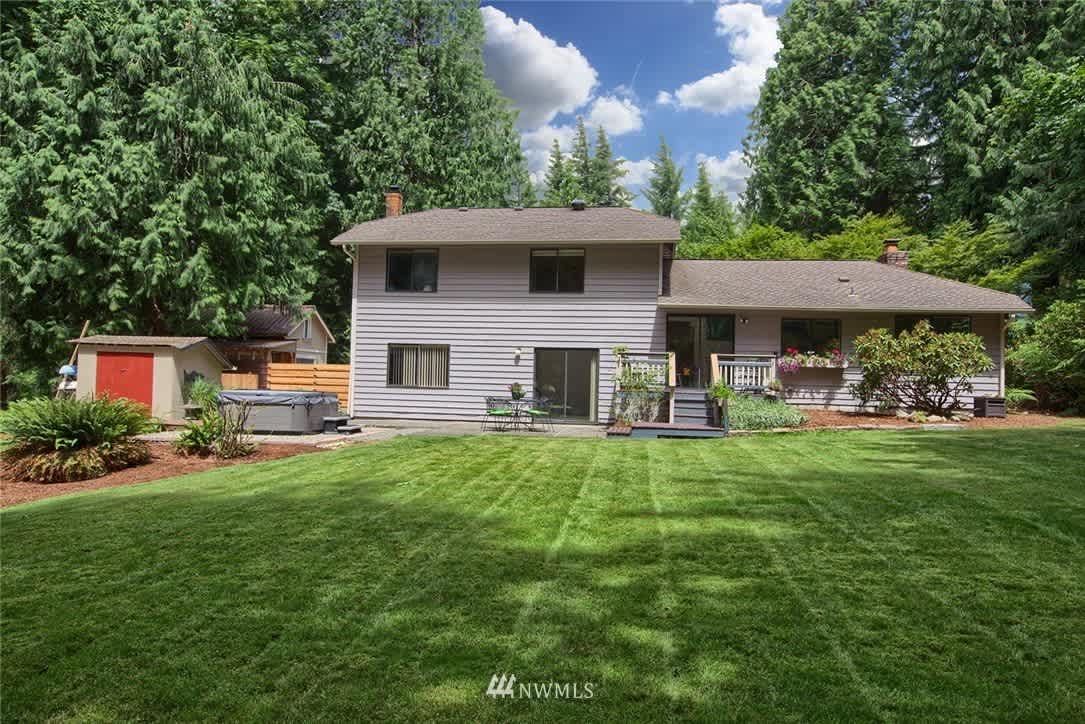 24721 SE Mirrormont Way, Issaquah, WA 98027