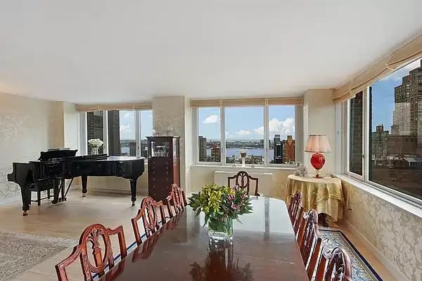 322 West 57th Street Unit: 38H3