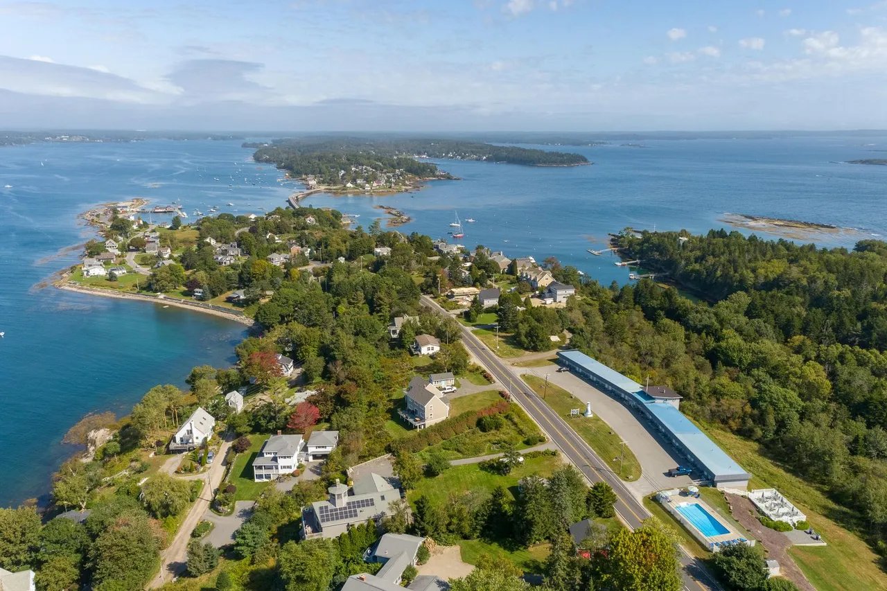 Motel for Sale – 2041 Harpswell Islands Road, Harpswell, ME – $879,000